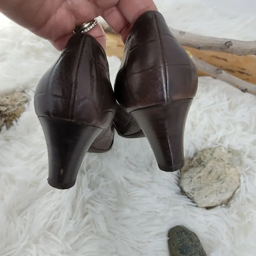 Henry Beguelin leather pumps with wood link accent (K)